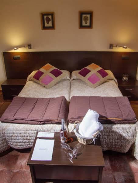 Pago De Tharsys Guest House Requena Exterior photo