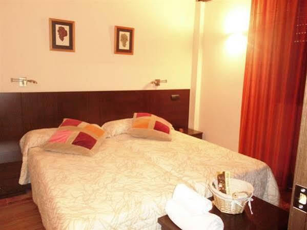 Pago De Tharsys Guest House Requena Exterior photo